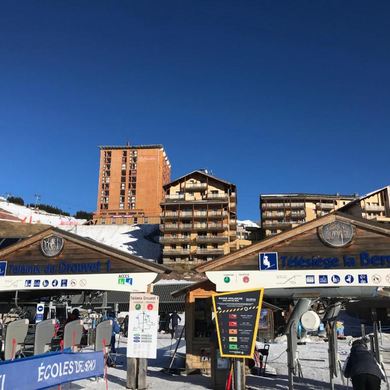 Appartement 6 personnes - Deux chambres - 36 M2 - Balcons 8 M2 sur pistes - Pieds des pistes - Piscine - B 102 - Terrasses de la Bergerie - Apartment mit 2 Schlafzimmern - 2