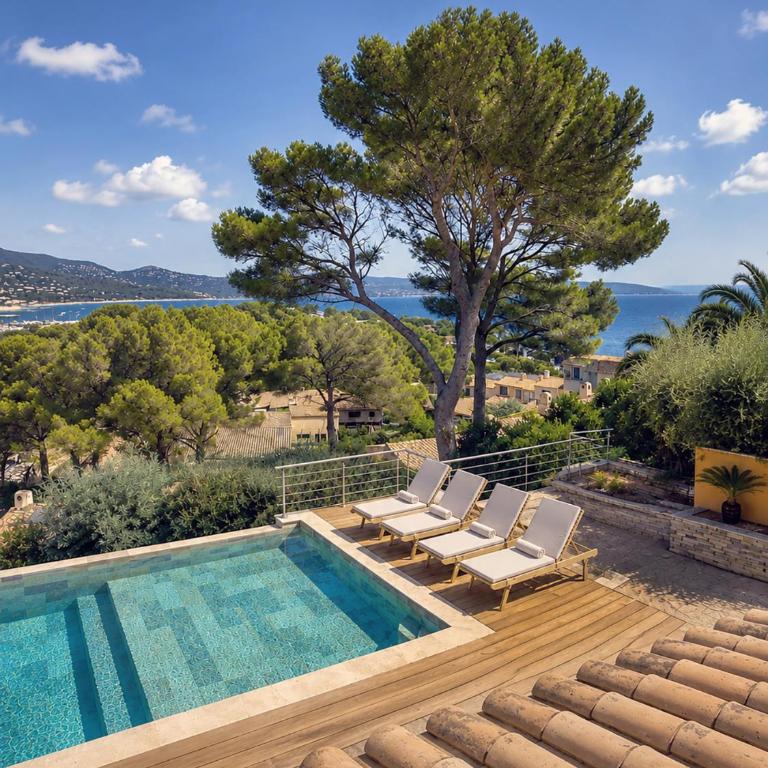Villa Bellevue, magnifique vue mer! Piscine chauffée, à10 mns de la plage et du centre! - Villa - 10