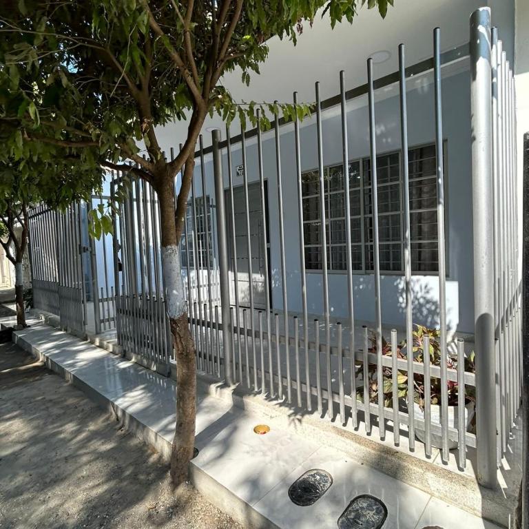 Comfortable spacious House near Av Primera and downtown - Casa de 3 dormitorios - 2