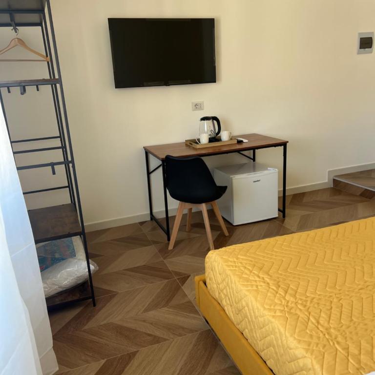 Nika Partenope Rooms - Camera Matrimoniale con Bagno Privato - 2