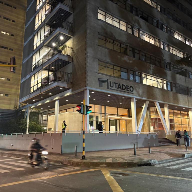 Confort, estrategico Torre colpatria - Apartamento de 2 dormitorios - 30
