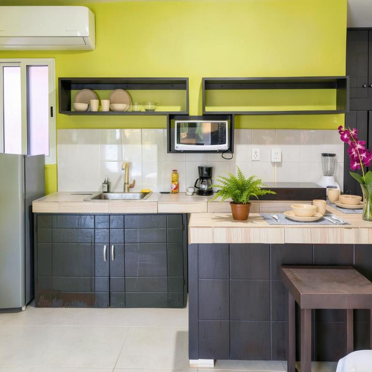 Boutique 1BR 2BR Suites Sleeps 2-8, Morning Markets, Beach & Cenote 10 Min, Kitchen Fast WiFi AC - Maisonette-Apartment - 31