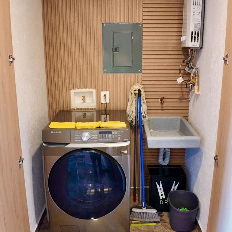 Modern Apartment with Pool Pet Friendly - Apartment - 52