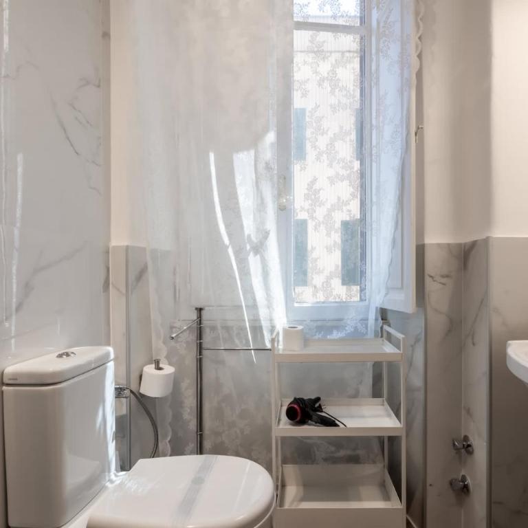 Via Pavia Location and comfort 3 bedrooms - Appartamento - 20