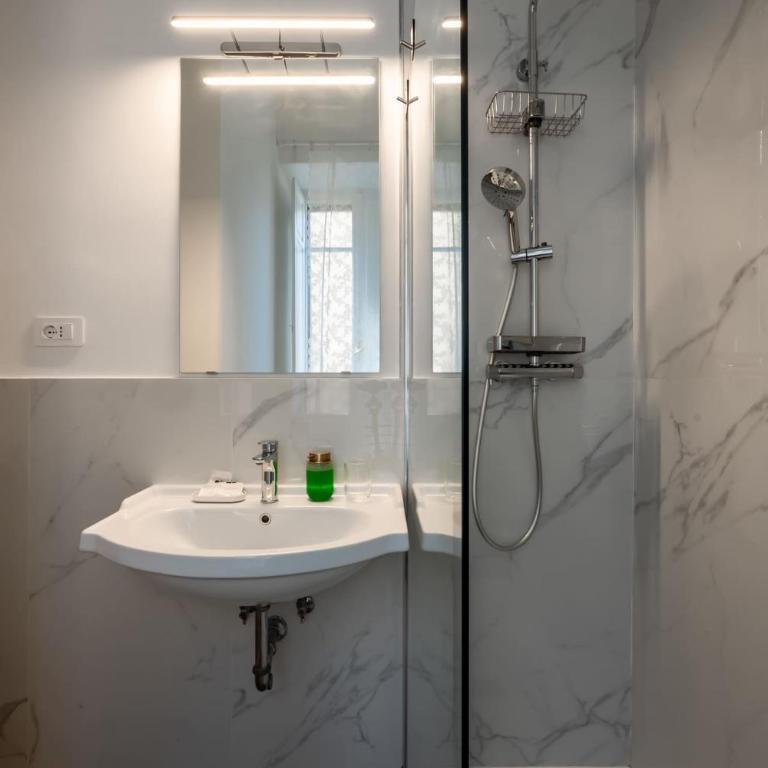 Via Pavia Location and comfort 3 bedrooms - Appartamento - 23