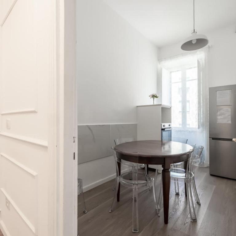 Via Pavia Location and comfort 3 bedrooms - Appartamento - 24