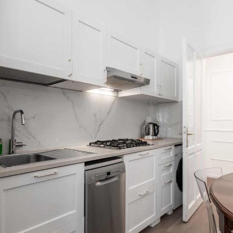 Via Pavia Location and comfort 3 bedrooms - Appartamento - 26
