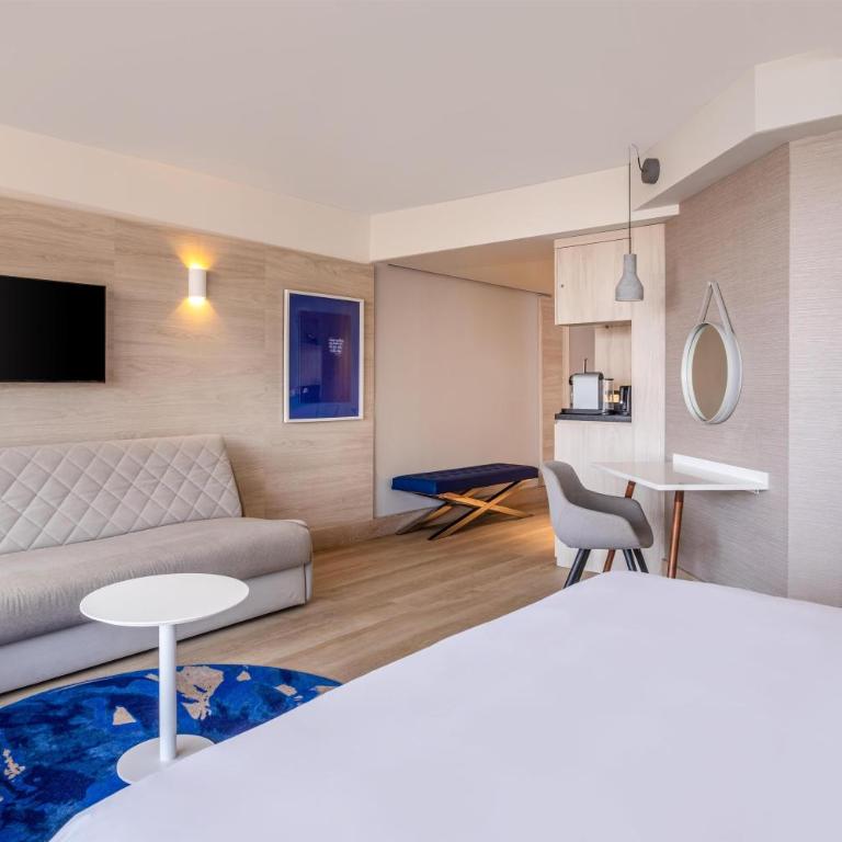 Radisson Blu Hotel Nice - Suite Junior con terraza y vistas a la bahía - 1