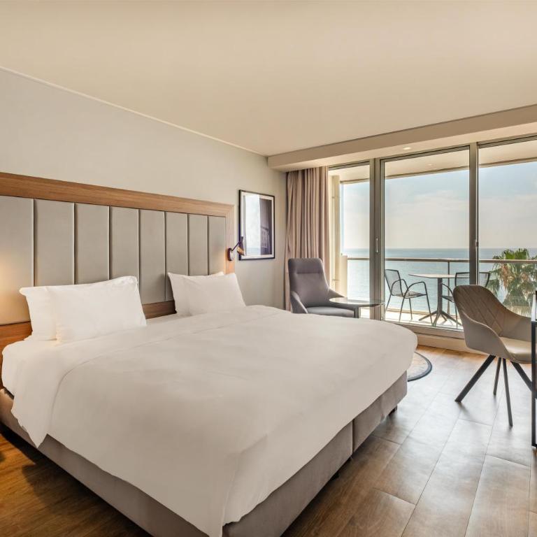 Radisson Blu Hotel Nice - Chambre Premium avec Terrasse - Vue sur Mer - 1