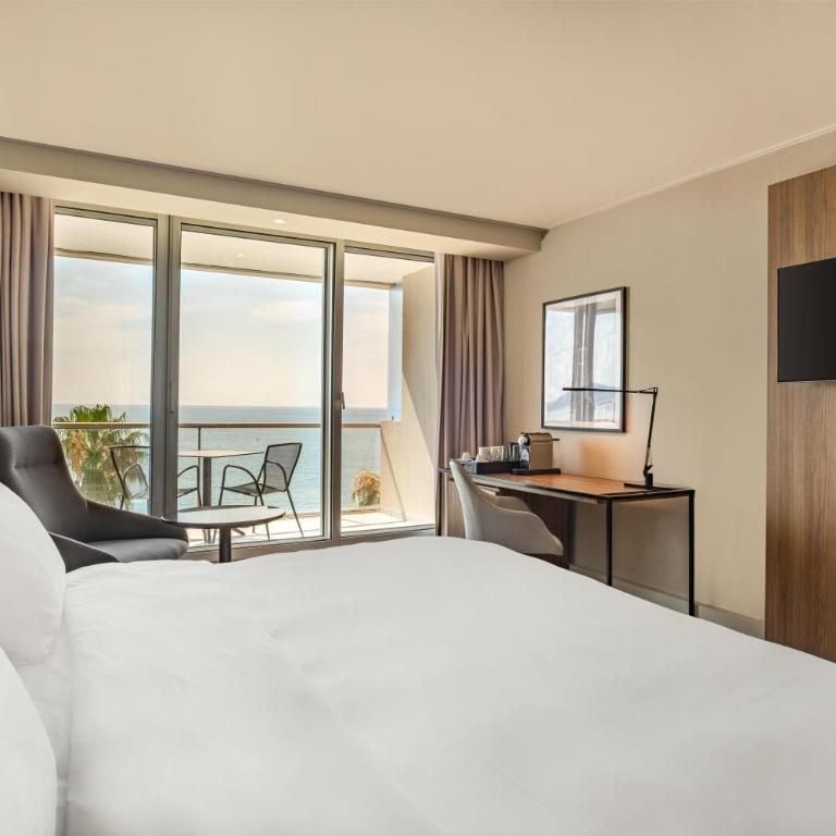 Radisson Blu Hotel Nice - Chambre Premium avec Terrasse - Vue sur Mer - 2