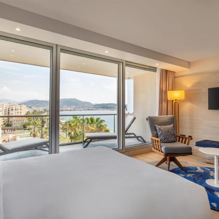 Radisson Blu Hotel Nice - Suite avec Terrasse - Vue sur Baie - 1