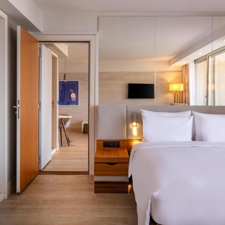 Radisson Blu Hotel Nice - Suite avec Terrasse - Vue sur Baie - 2