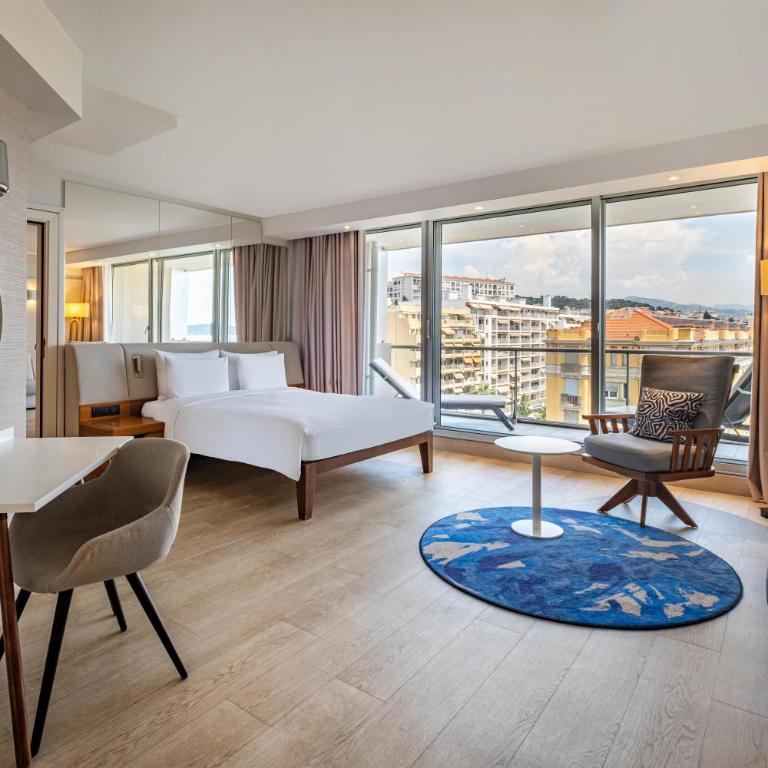 Radisson Blu Hotel Nice - Suite avec Terrasse - Vue sur Baie - 4