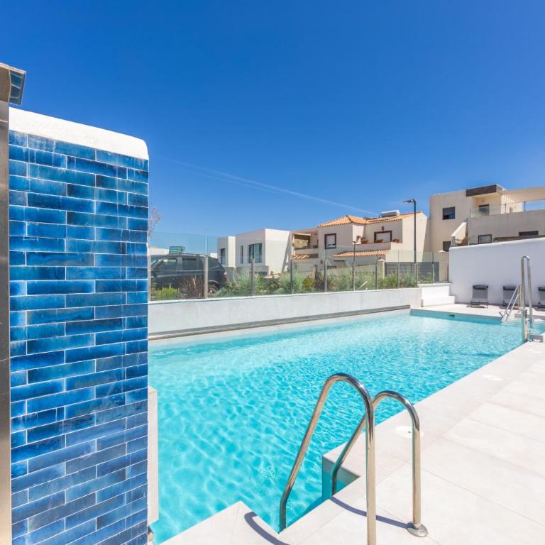 Atico con Vistas al Mar, 3 Terrazas y piscina - Apartamento de 2 dormitorios con terraza y vistas al mar - 4
