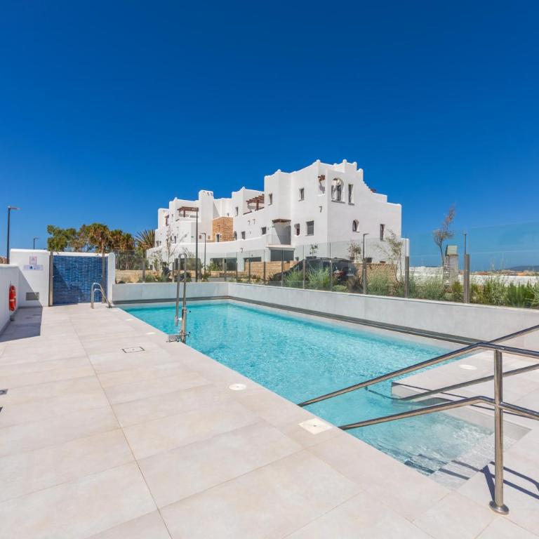 Atico con Vistas al Mar, 3 Terrazas y piscina - Apartamento de 2 dormitorios con terraza y vistas al mar - 5