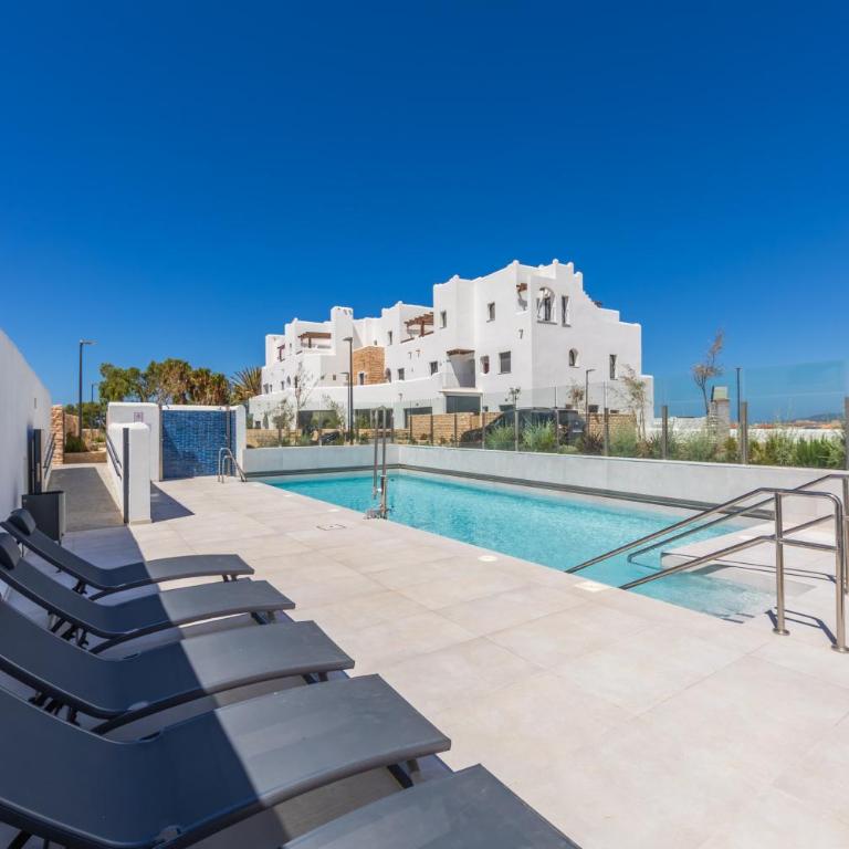 Atico con Vistas al Mar, 3 Terrazas y piscina - Apartamento de 2 dormitorios con terraza y vistas al mar - 8