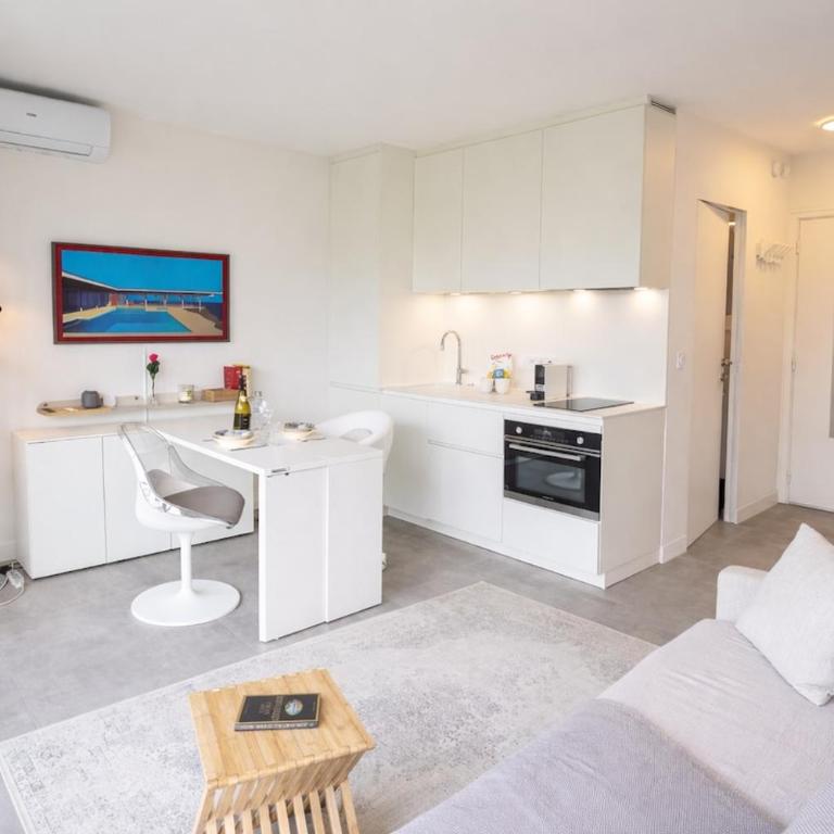 Marina Mandelieu - Stylish French Riviera Retreat - Studio - 13