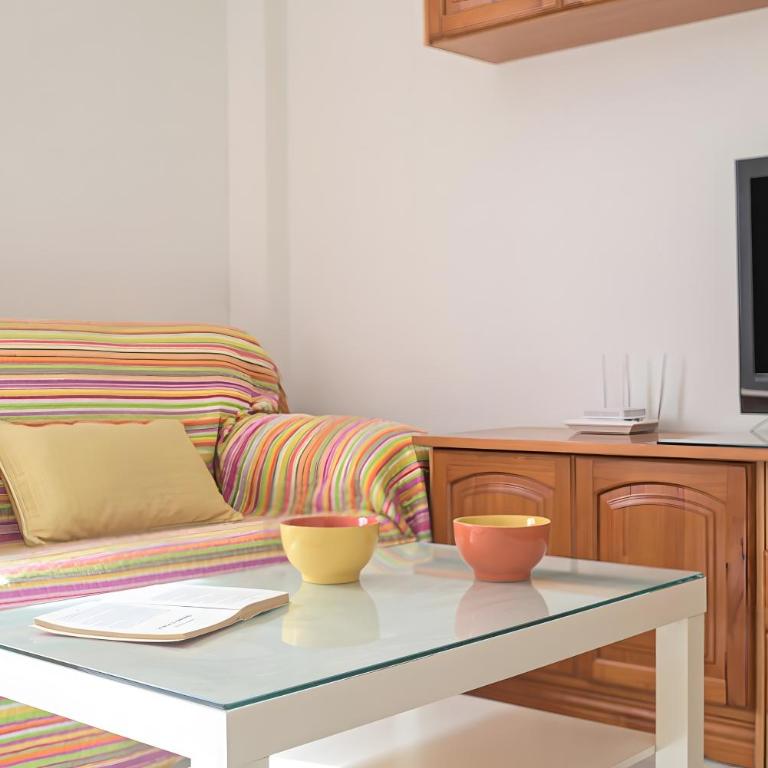 Apartamento Tomy - sólo familias - Two-Bedroom Deluxe Apartment with Ocean View - 5