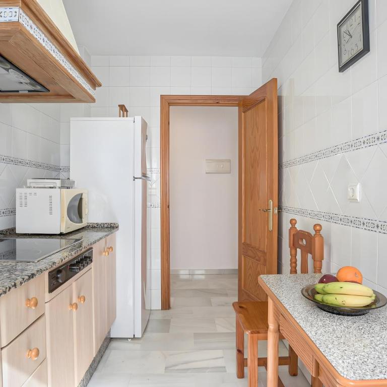 Apartamento Tomy - sólo familias - Two-Bedroom Deluxe Apartment with Ocean View - 9