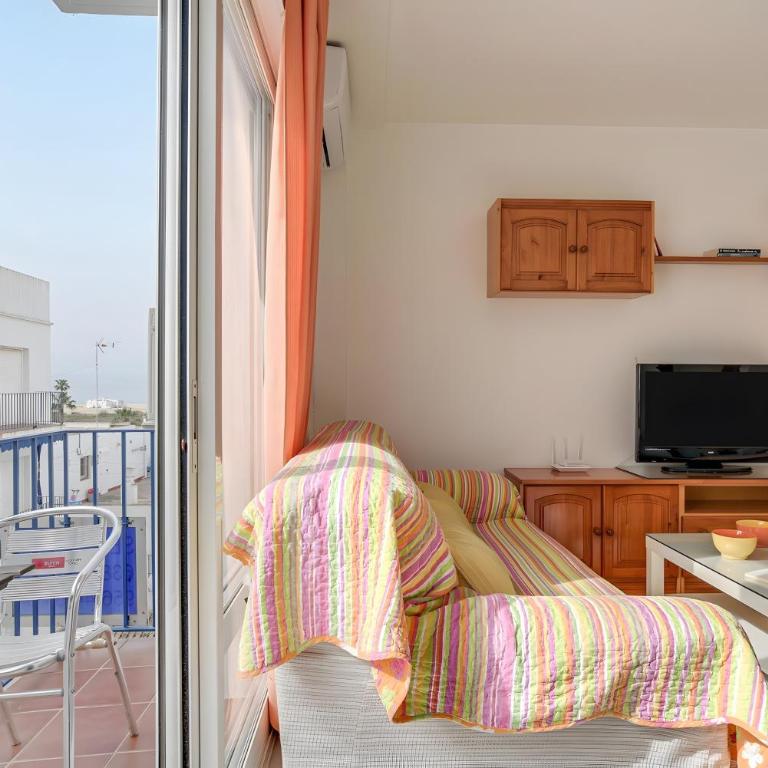 Apartamento Tomy - sólo familias - Two-Bedroom Deluxe Apartment with Ocean View - 3