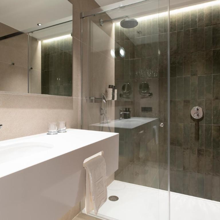 Eurostars Villa Itziar - Habitación Doble Deluxe con balcón y vistas al mar - 4