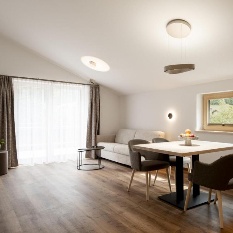 Aparthotel Saladina direkt an der Talstation - Apartment mit 1 Schlafzimmer, Balkon und Bergblick - 1