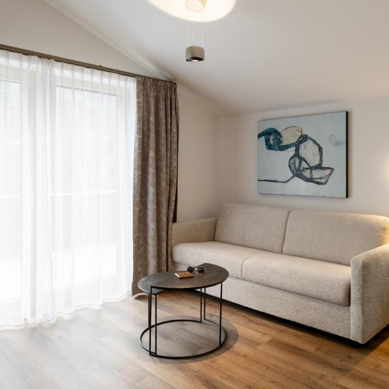 Aparthotel Saladina direkt an der Talstation - Apartment mit 1 Schlafzimmer, Balkon und Bergblick - 2