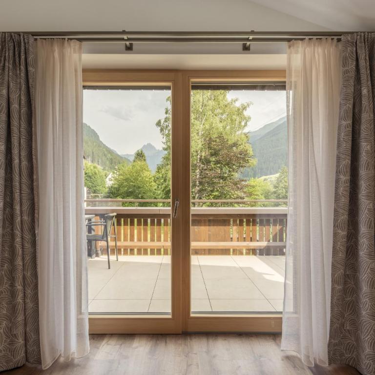 Aparthotel Saladina direkt an der Talstation - Apartment mit 1 Schlafzimmer, Balkon und Bergblick - 11