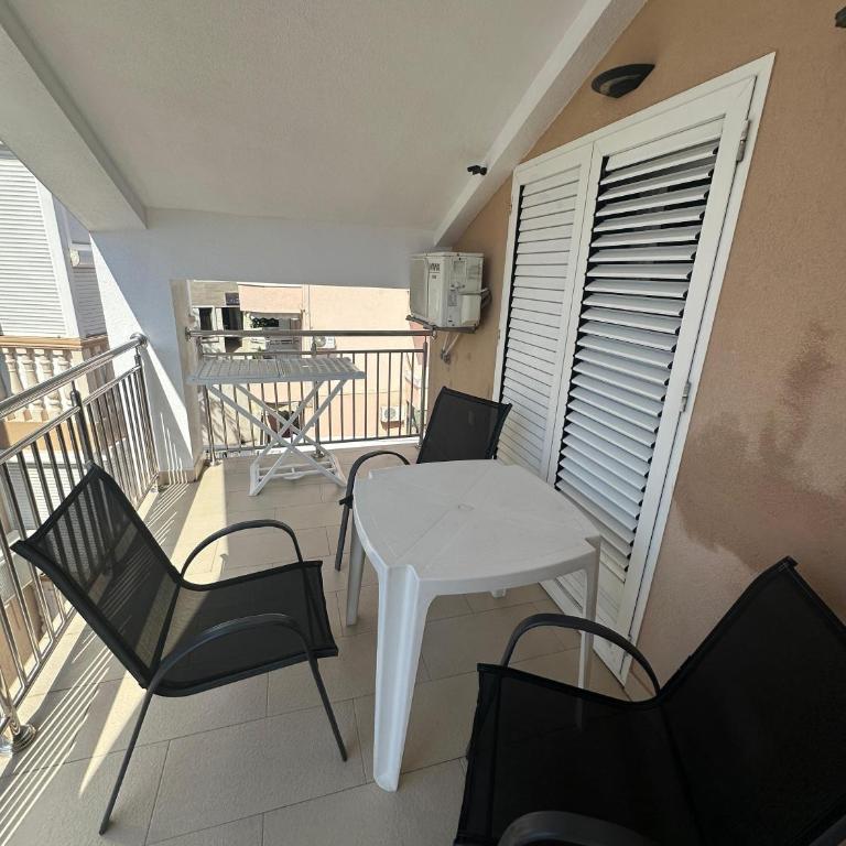 Guest House Mitrovic - Chambre Double avec Terrasse - 5