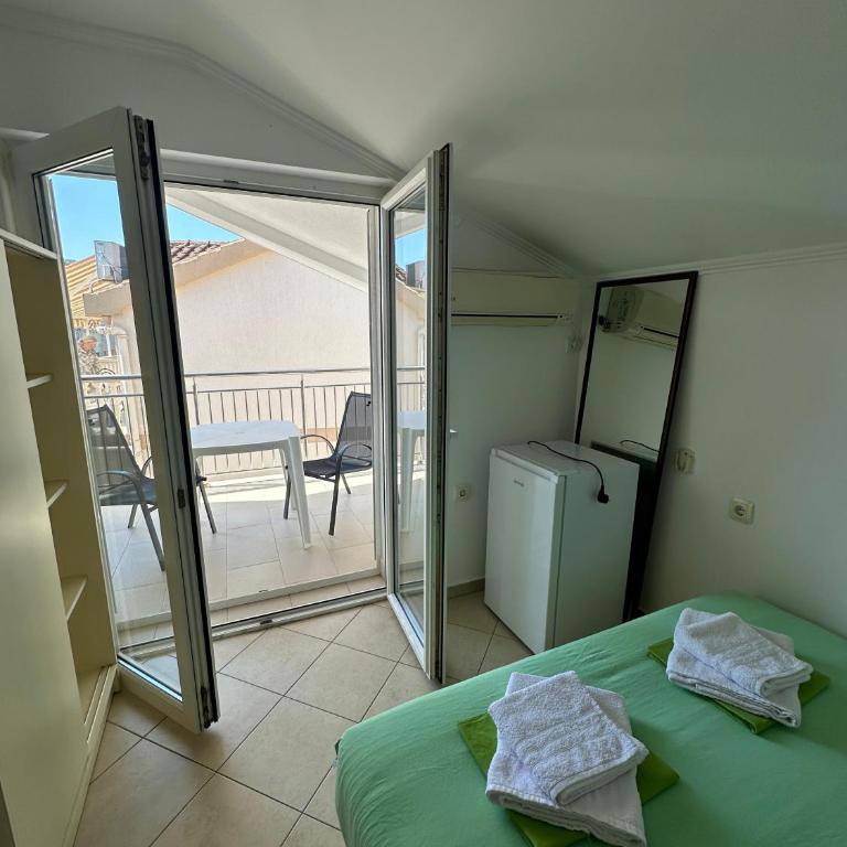 Guest House Mitrovic - Chambre Double avec Terrasse - 7