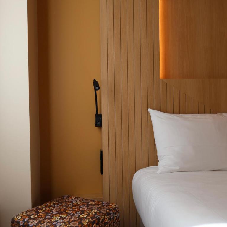 Best Western Lyon Saint-Antoine - Chambre Lit Queen-Size Confort - Non-Fumeurs - 2