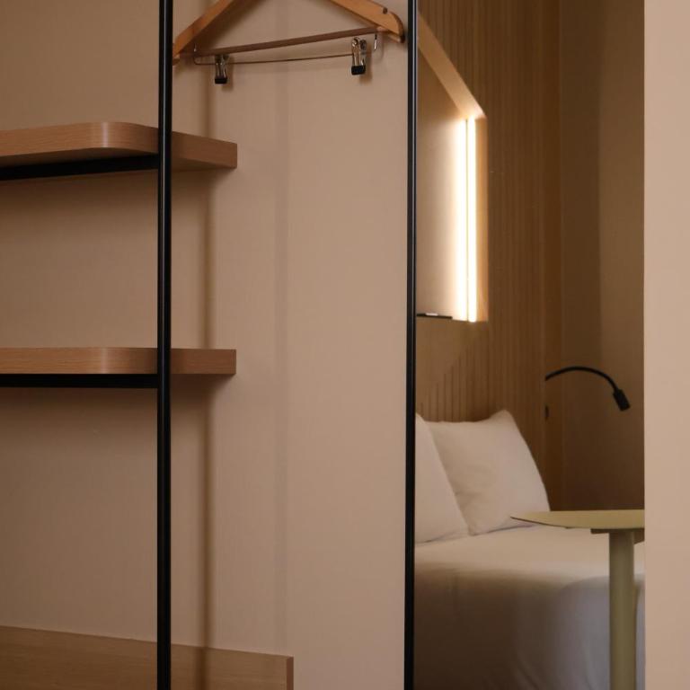 Best Western Lyon Saint-Antoine - Chambre Lit Queen-Size Confort - Non-Fumeurs - 4