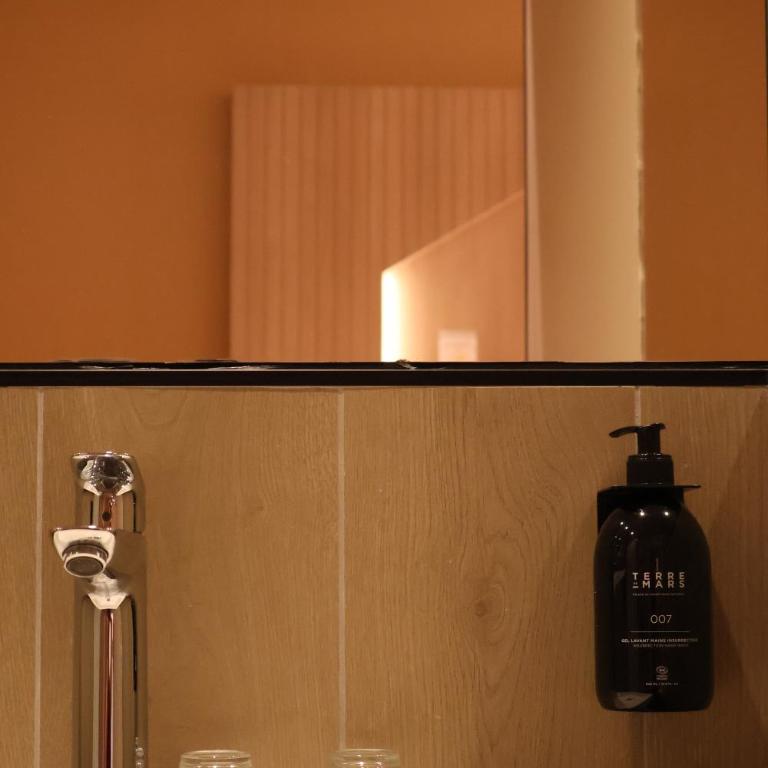 Best Western Lyon Saint-Antoine - Chambre Lit Queen-Size Confort - Non-Fumeurs - 5