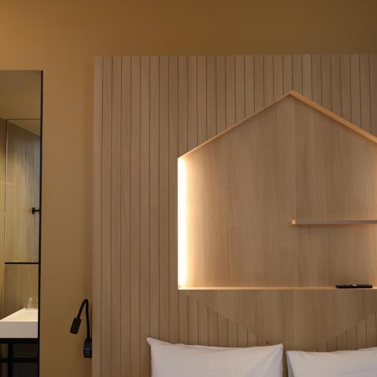 Best Western Lyon Saint-Antoine - Chambre Lit King-Size Confort - Non-Fumeurs - 3