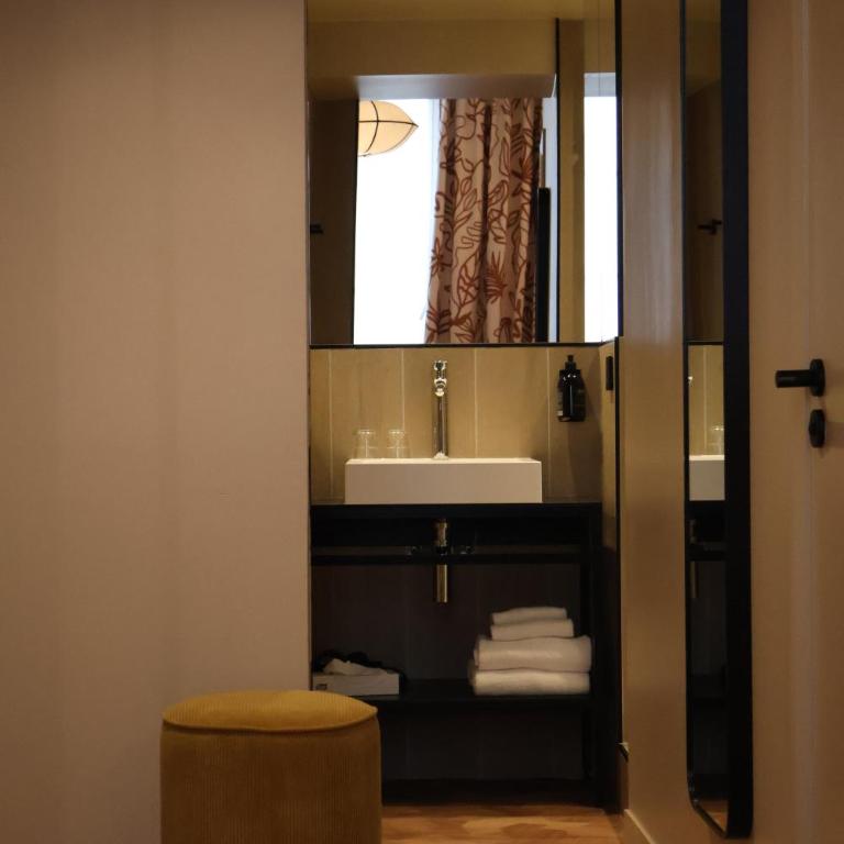 Best Western Lyon Saint-Antoine - Chambre Supérieure King Plus Grande - Non-Fumeurs - 3