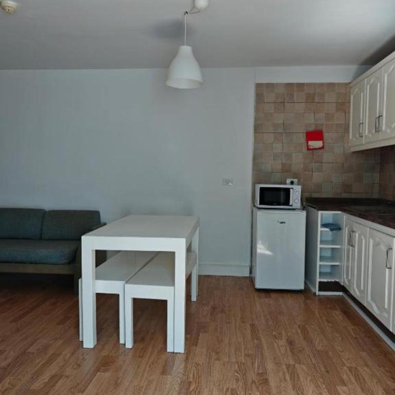 Apartamentos San Marcial - Apartamento de 1 dormitorio con vistas a la piscina - 4