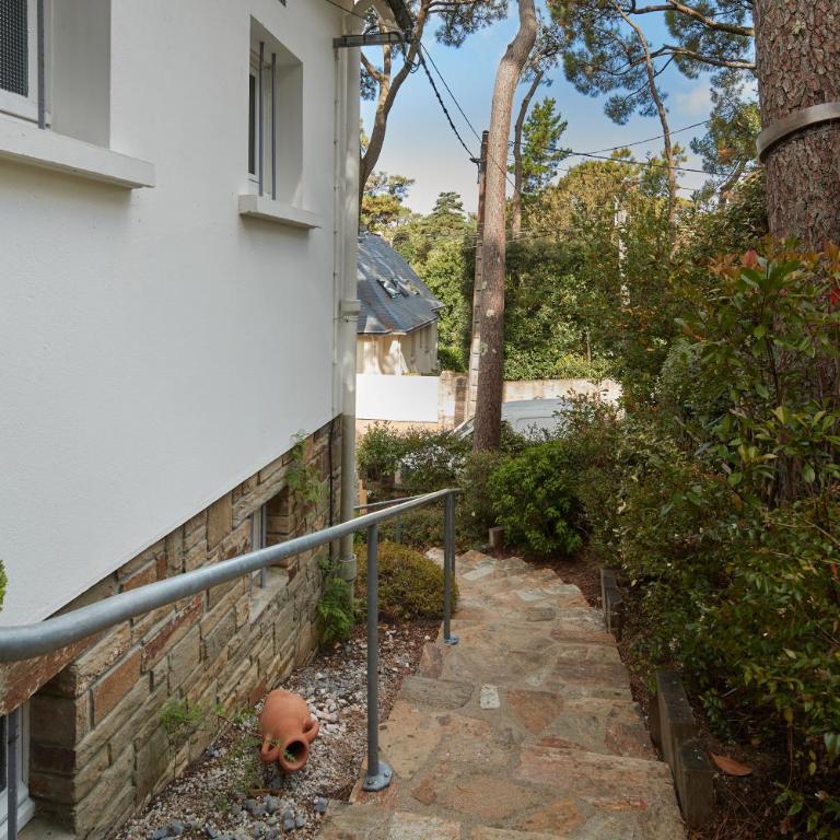 Villa familiale 5 chambres avec grande terrasse & proche de la plage - Villa - 34