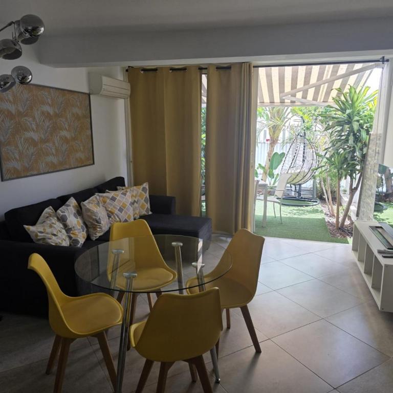 Pool View Yard Bungalow - Casa - 10