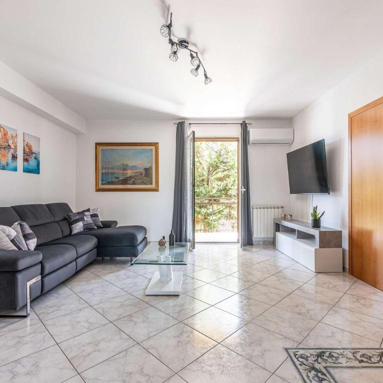 Spacious Apartment close to the Beach-Isola Summer - Apartment - 1