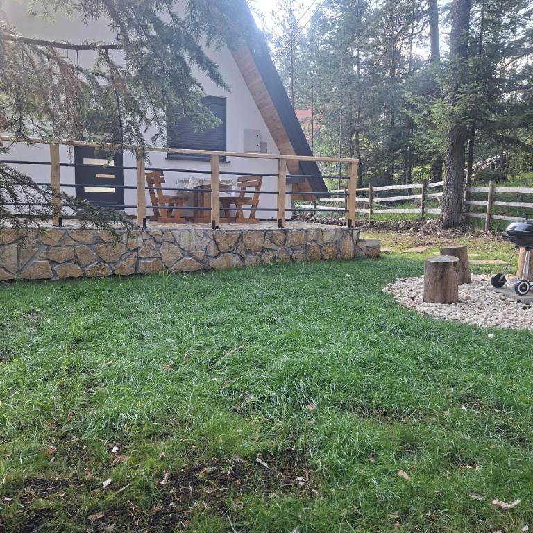 Pine Forest Chalet - Two-Bedroom House - 9