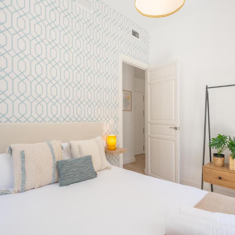 Boutique Hotel Luna Granada Centro - Two-Bedroom Apartment at "Luna Suites Palacio Dorita Apartments" - 4