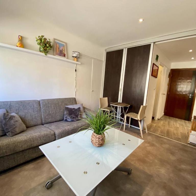A Cannes - Centre ville - 2 Pièces au calme - Appartement 1 Chambre - 2