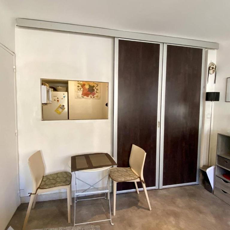 A Cannes - Centre ville - 2 Pièces au calme - Appartement 1 Chambre - 6