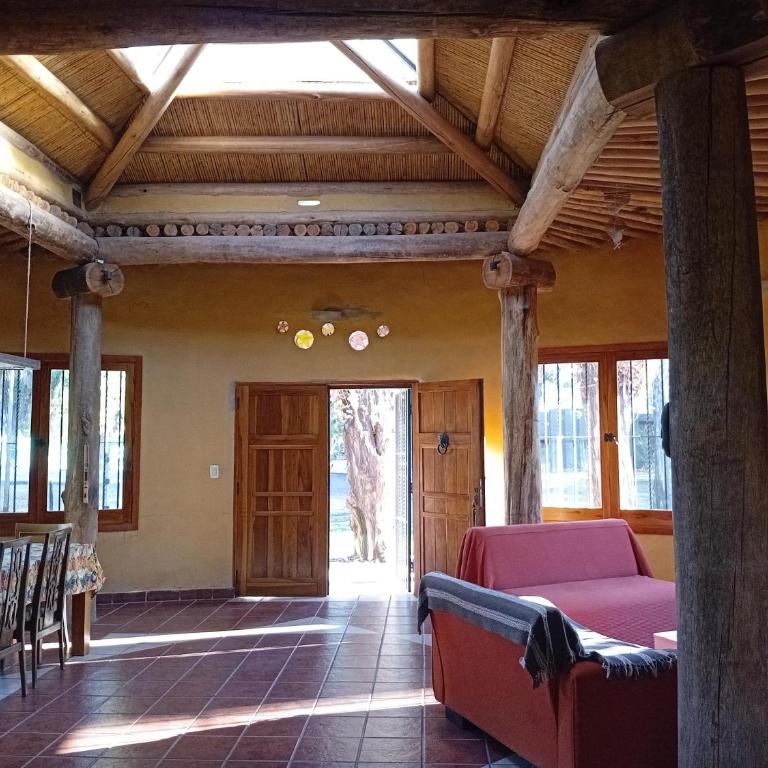 Casa quinta con gran parque y piscina en zona privilegiada -"De Barro y Caña" - Casa de 2 dormitorios - 5