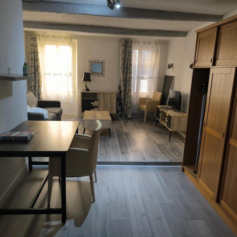 Studio spacieux et cozy à deux pas du port - Studio - 3