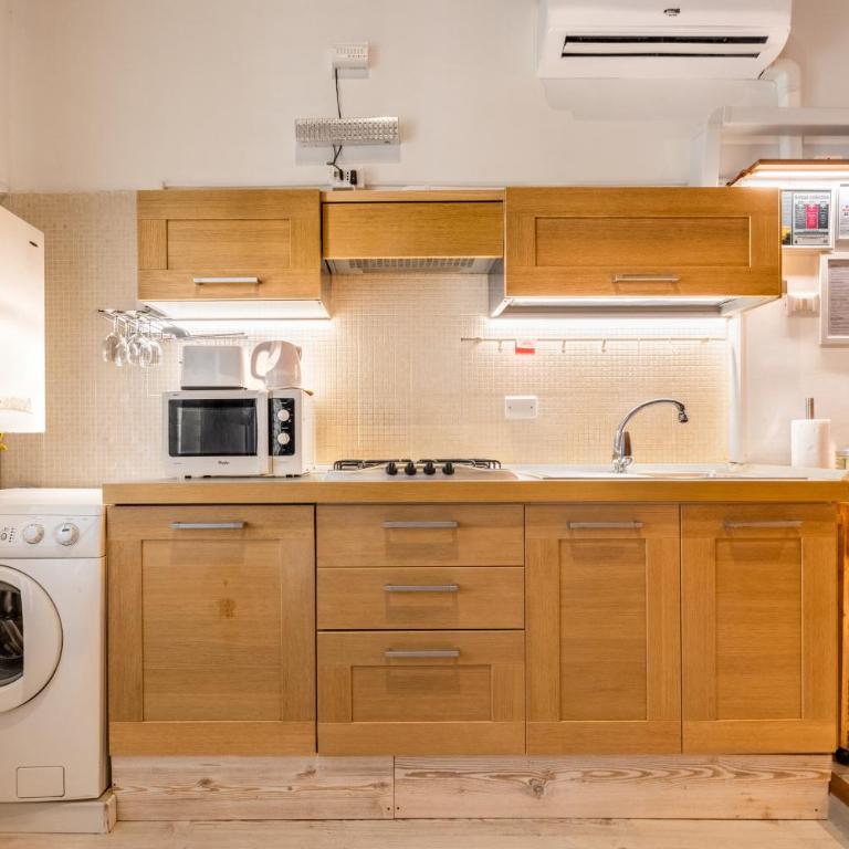 Little Gem - Studio Apartment with One Double Bed - 16