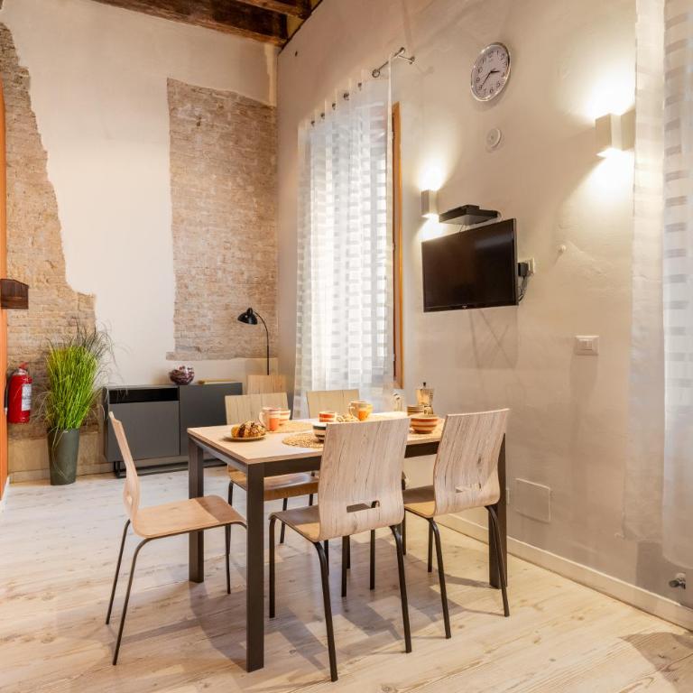 Little Gem - Studio Apartment with One Double Bed - 7