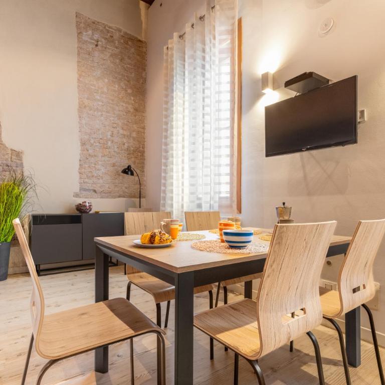 Little Gem - Studio Apartment with One Double Bed - 12