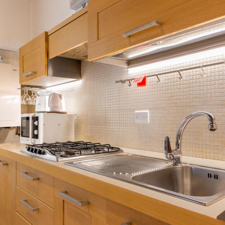 Little Gem - Studio Apartment with One Double Bed - 17