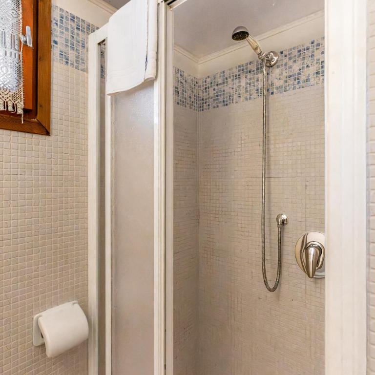 Little Gem - Studio Apartment with One Double Bed - 26
